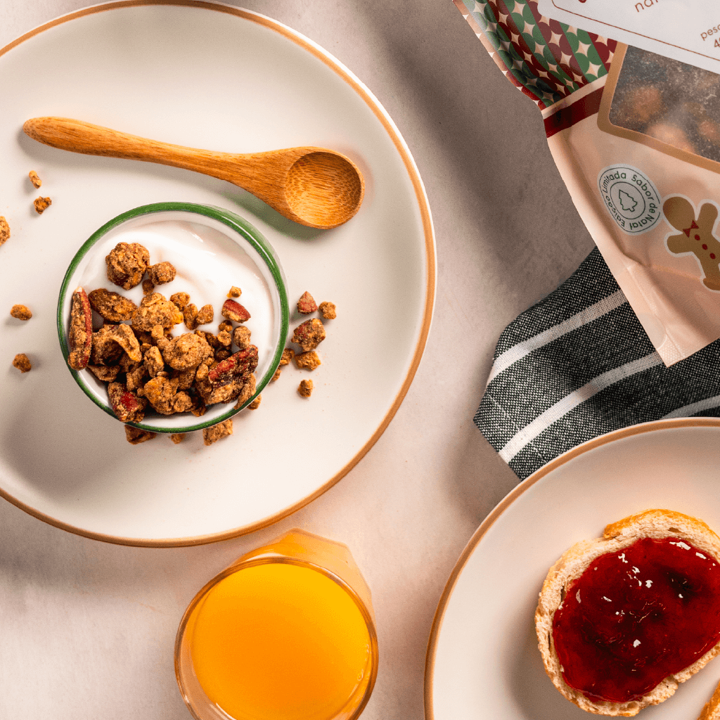 Granola Gingerbread com iogurte